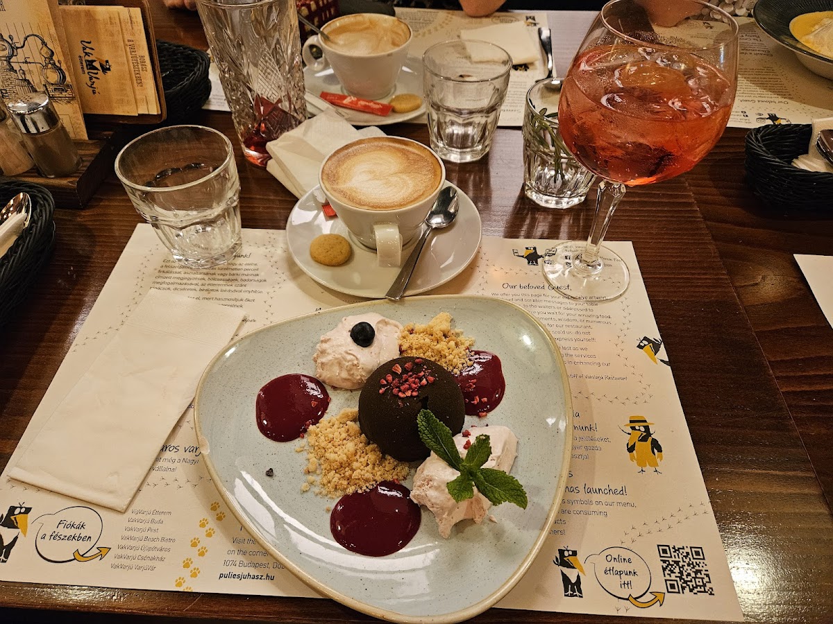 VakVarjú Restaurant — Restaurant