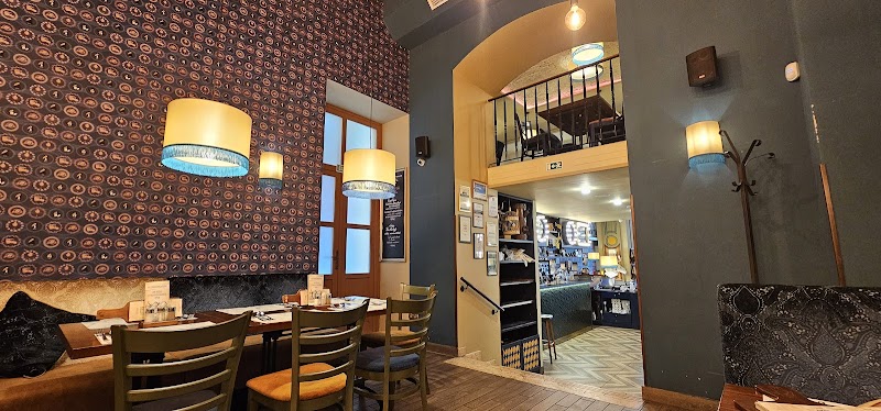 VakVarjú Restaurant